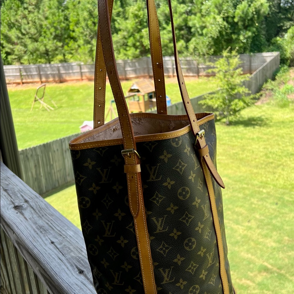 Authentic Louis Vuitton Monogram Bucket Bag GM